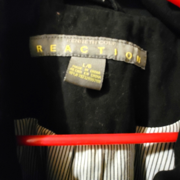 💥KENNETH COLE REACTION SIZE LARGE BLACK  JACKET W/TIE AROUND. 28 INCHES LENGTH - Picture 3 of 5